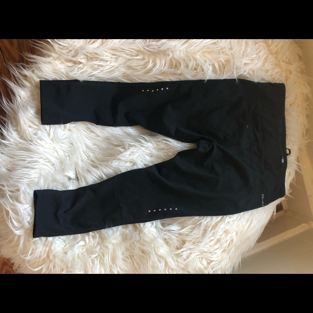 cropped nike black leggings - Picture 2 of 4